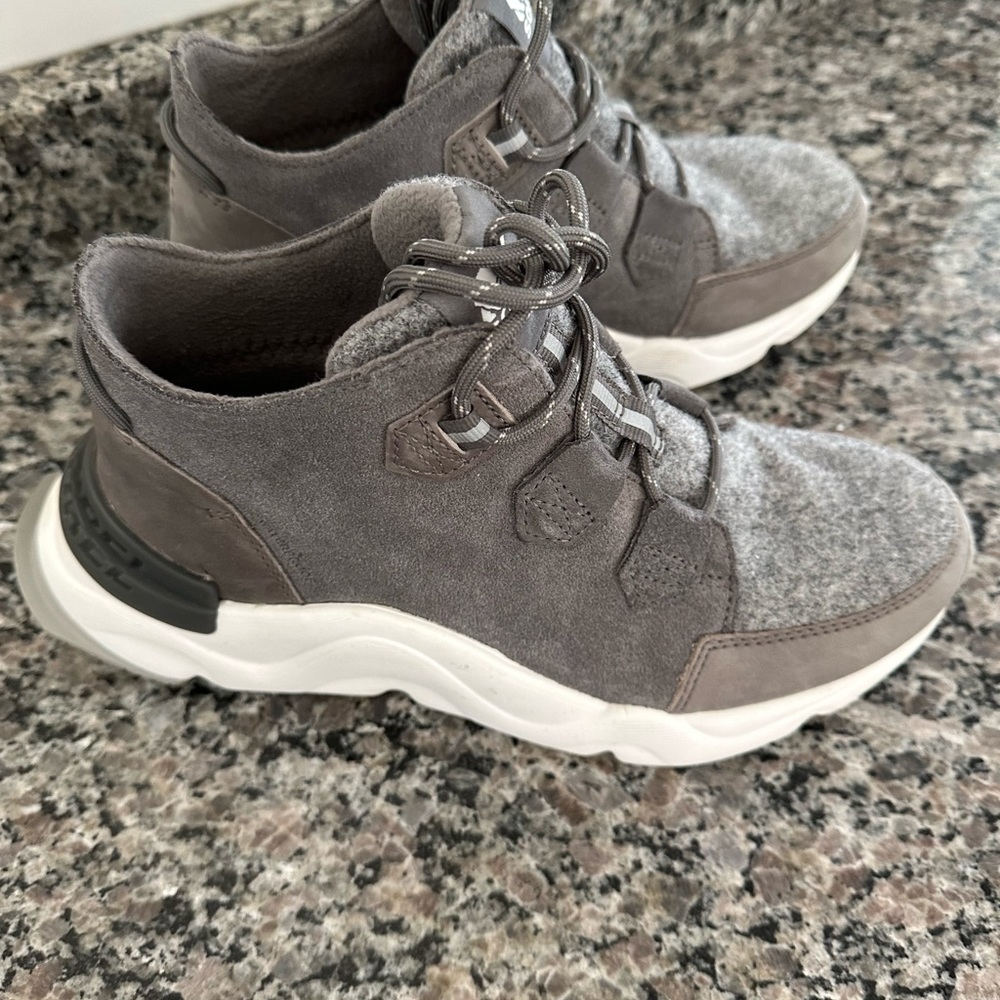 Women’s Sorel Kinetic RNEGD Caribou boot.  Worn once. Size 8.